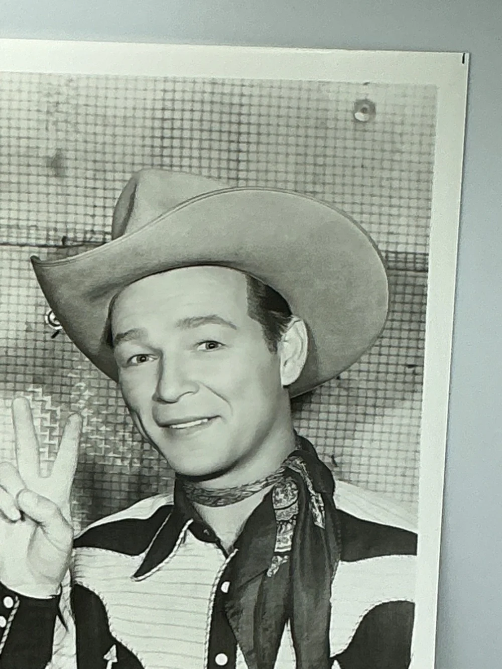 Roy Rogers & Iron Eyes Cody B&W Western Photo Peace Sign 8x10 1990 - Picture 3 of 6